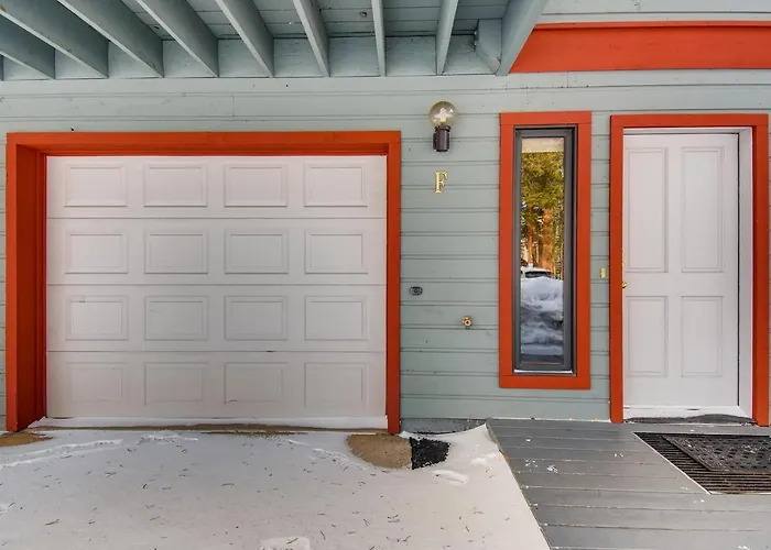 Pinecreek #F - 3 Bedroom - Close To Town - Shuttle To Slopes - Pool And Hot Tub Access