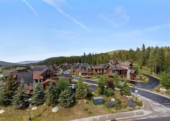 Downtown Chalet Close To Main St With Pool And Hot Tub