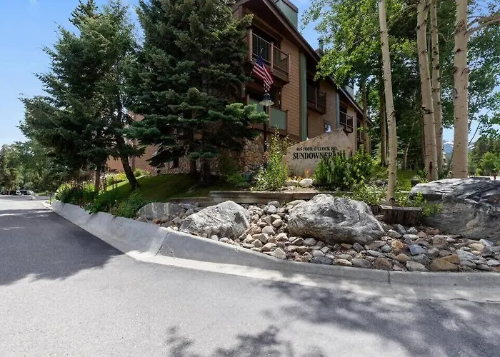 Downtown Chalet Close To Main St With Pool And Hot Tub